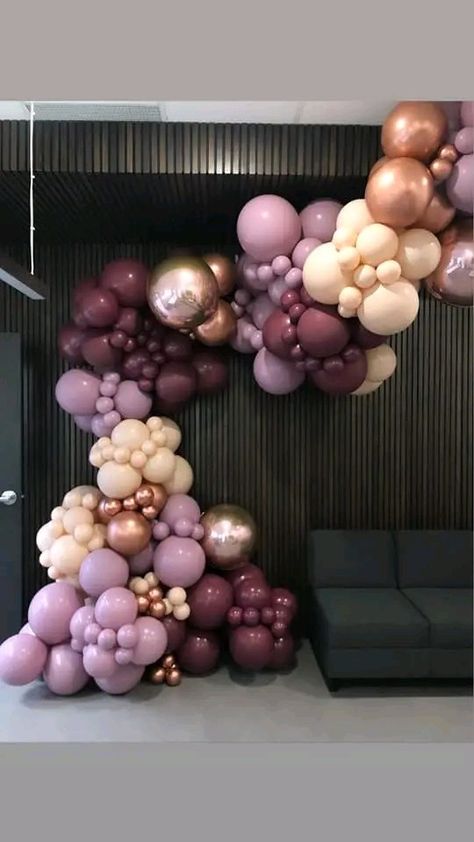 Plum Balloon Garland, Purple Gold Balloon Arch, Mauve Birthday Party Decorations, Purple Balloons Decorations, Balloon Arch Colors, Bday Party Color Schemes, Pink Ballons Decoration Ideas, Birthday Party Color Palette, Purple Floral Centerpieces