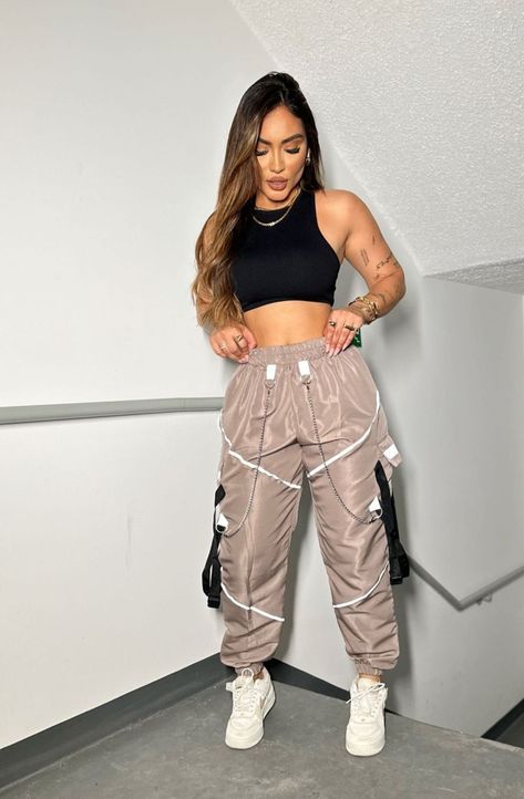 Xavi Concert Outfit Ideas, Becky G Concert Outfits Ideas, San Holo Concert Outfit, Don Omar Concert Outfit Ideas, Bad Bunny Outfits Ideas Concert 2024, Concert Outfit Ideas Reggaeton, Reggaeton Outfit Concert, Festival Outfits Pants, Jop Fuerza Regida Concert Outfit