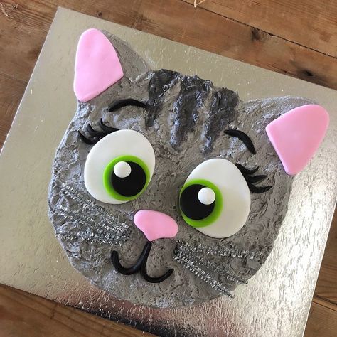 Easy Cat Cake, Kitten Cake, Birthday Cake For Cat, Cat Themed Birthday Party, Diy Birthday Cake, Kitten Birthday, Cake Kit, Easy Birthday, Cat Birthday Party