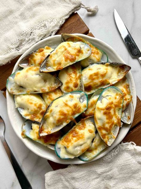 Cheesy Mayo Mussels (Chinese Buffet Style) Tahong Recipe Mussels, Muscles Recipe, Mussel Meat Recipe, Almond Boneless Chicken, Ground Beef Goulash, Mussels Recipes, Peanut Butter Chicken Recipe, Sea Food Dishes, Baked Mussels