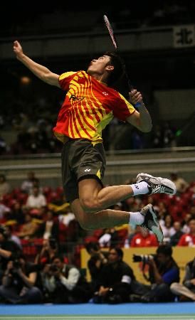 Lin Dan. Jump smash! Smash Badminton, Badminton Smash, Badminton Tips, Lin Dan, Badminton Photos, Health Game, Badminton Sport, Sporting Legends, Olympic Gymnastics