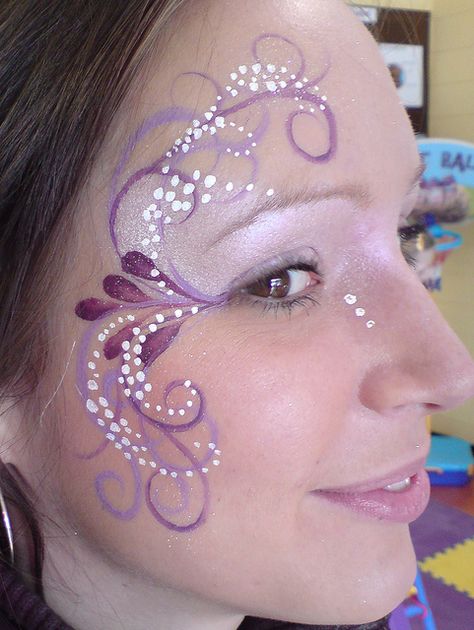 Beautiful eye face paint in purples  For when they ask for lilac... Frozen Face Paint, Carnaval Make-up, Eye Face Painting, Fairy Face Paint, Festival Face Paint, Face Painting Ideas, Girl Face Painting, No Carve Pumpkin Decorating, Festival Face