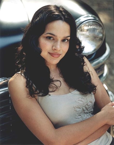 Farmer Girl, Norah Jones, Dark Eyes, Last Fm, Female Singers, Latest Music, Photo Galleries, Style Inspiration, Celebrities