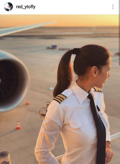 Pilot Career, Flight Girls, Pilot Uniform, Commercial Pilot, Pilots Aviation, Aviation World, Airplane Photography, Flight Attendant Life, Female Pilot