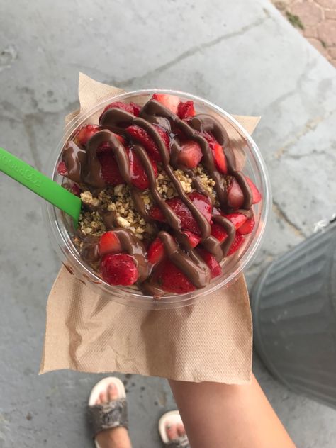 Pitaya Bowl, Strawberry Nutella, Chef Gordon Ramsay, Nutella Recipes, Healthy Lifestyle Food, Food Cravings, Aesthetic Food, Good Eats, Granola