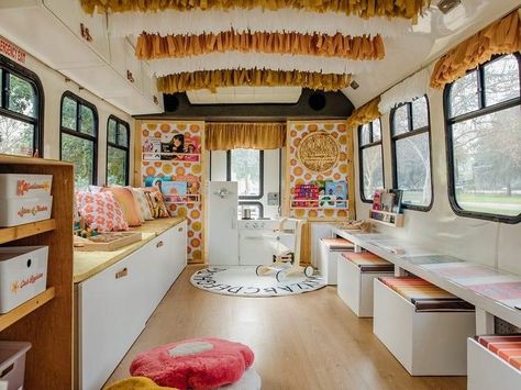 Mobile Classroom, Big Bus, Converted School Bus, Bus Ideas, Mobile Coffee Shop, Old School Bus, Bus Art, School Bus Conversion, Hippie Bus