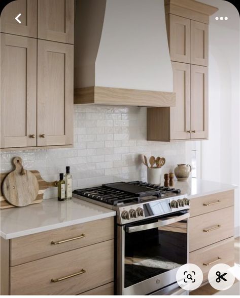 Modern Mitchen Hardware, Kitchen Backsplash Ideas White Oak Cabinets, Natural Wood Galley Kitchen, Kitchen Remodel Natural Wood, Light Oak Kitchen Cabinets Modern, Light Alder Kitchen Cabinets, Floors With White Oak Cabinets, White Oak Kitchen Cabinets Gold Hardware, Wood Cupboards Kitchen