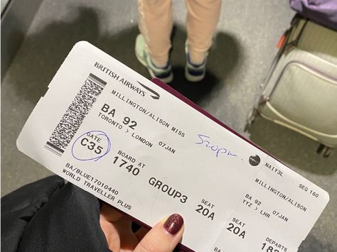 I fly at least once a month and always insist on printing out my boarding pass. Here's why you should, too (Insider 1-18-20) ~ GOOD ARTICLE, MUST READ! Hospital Room Snapchat Stories, Drivers Licence, Iphone Storage, Whatsapp Text, Airport Pictures, Driving Permit, New York Night, Scammer Pictures, Best Travel Quotes