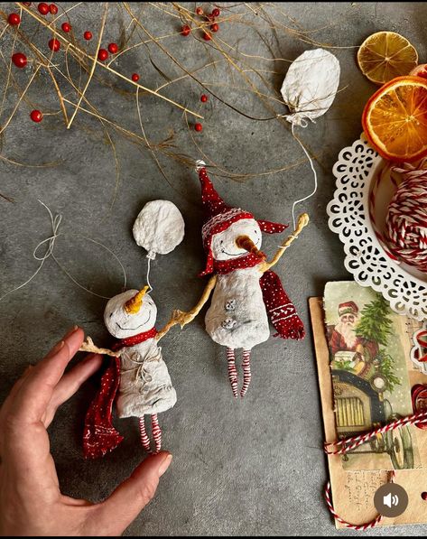 Spun Cotton Christmas Ornaments, Paper Mache Ornaments Christmas, Paper Mache Christmas Ornaments Diy, Papier Mache Christmas, Christmas Paper Mache, Paper Mache Christmas, Christmas Clay, Cotton Crafts, Snowman Crafts