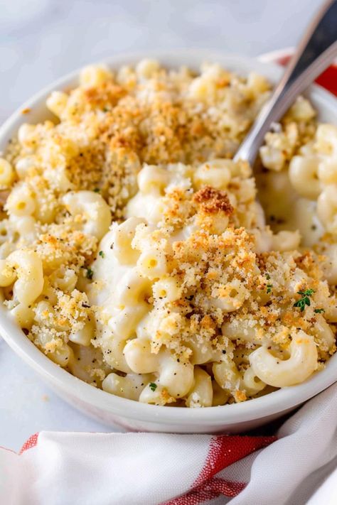 This white cheddar mac and cheese is comfort food at its best! The combination of cheddar and Parmesan is creamy, savory, and delicious. White Cheddar Recipes, White Cheddar Mac And Cheese, White Mac And Cheese, Dream Restaurant, Cheddar Mac And Cheese, Cheese Course, Easy Peasy Recipes, Sunday Reset, Baked Mac N Cheese