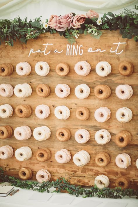 Wedding Party At Home Decor, Doughnut Bridal Shower Ideas, Wedding Doughnut Wall, Doughnut Wedding Display, Wedding Doughnut Display, Backyard Engagement Party Ideas Decorations, Engagement Party Ideas Backyard, Doughnut Wall Wedding, At Home Engagement Party