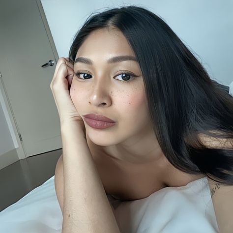 Nadine Lustre Port, Nadine Lustre Instagram, Lady Luster, Nadine Lustre, Twitter Icon, Couple Aesthetic, Photoshoot Poses, Face Drawing, Makeup Inspo