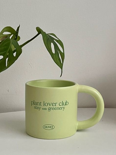 Pretty Mugs, Green Mugs, Aesthetic Green, Aesthetic Things, Lauren Brown, Cute Cups, Pottery Painting, Cute Mugs, Green Aesthetic