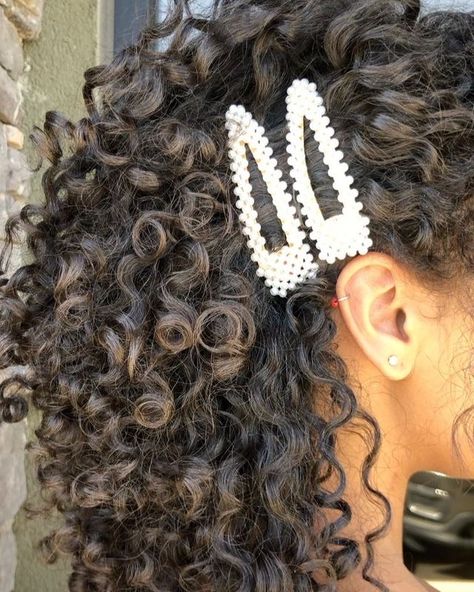 Heart Shaped Face Hairstyles, Hair Clip Hairstyles, Curly Hair Accessories, Pearl Hair Clips, Hairstyle Youtube, Hair Upstyles, Hair Cute, Clip Hairstyles, Inspo Instagram