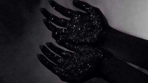 Galaxy hands :::: black aesthetic Show Of Hands, Lucet, Yennefer Of Vengerberg, Young Justice, Soft Grunge, Purple Aesthetic, Ravenclaw, Infp, Aphrodite