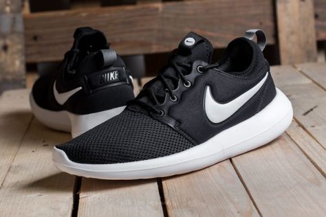 The 10 Best Nike Roshe Models of All-Time Look Adidas, Nike Shoes Girls, Casual Shoes Outfit, Black Nike Shoes, Nike Shoes Outfits, Shoes Outfit Fashion, Nike Shoes Air Max, Elite Socks, Mens Nike Shoes