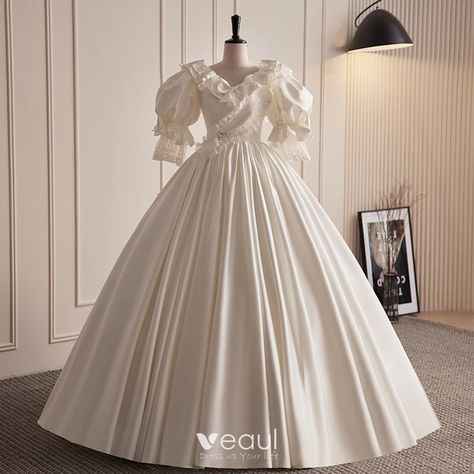 Rhinestone Wedding Dresses, 2023 Ball Gown, Wedding Dresses 2023, Ivory Ball Gown, Rhinestone Wedding Dress, Vintage Ball Gowns, Ivory Gown, Audrey Hepburn Style, White Evening Dress