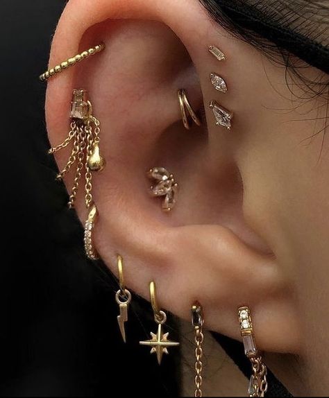 Gold Earring Set Up, Pearcing Ear Ideas, Ring Curation, Earscape Inspiration, Fully Pierced Ears, Earring Constellation, Ear Piercing Map, Styled Ears, Ear Scape Ideas