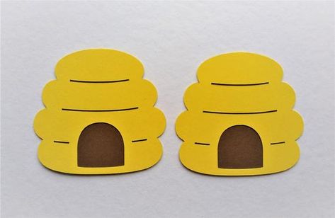 Bee Skep Decor, Kindergarten Door, Kite Decoration, Ra Inspiration, Bee Hive Craft, Bee Room, Door Decs, Bee Skep, Ra Ideas