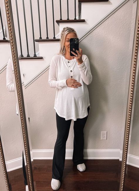 Fall Pregnancy Outfits Casual, Cute Fall Maternity Outfits, Lululemon Maternity, Modest Maternity Outfits, Baby Bump Style Summer, Comfy Maternity Outfits, Pregnancy Fashion Fall, Fall Maternity Outfits, Casual Maternity Outfits