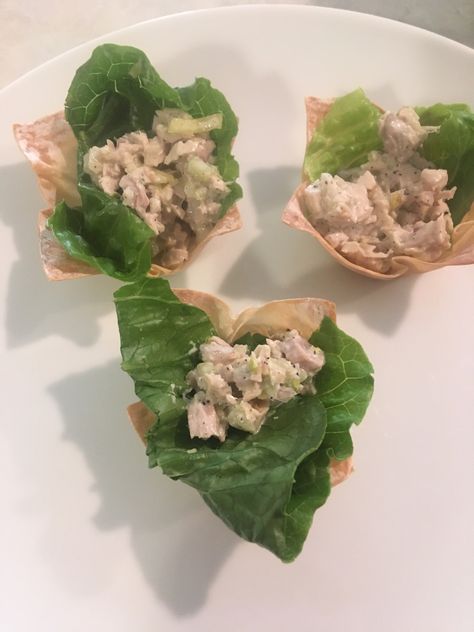 baked wonton cups filled with romaine lettuce & homemade turkey salad #yum #foodicook Baked Wontons, Wonton Cups, Turkey Salad, Romaine Lettuce, What Can I Say, Lettuce, Salad, Baking, Ethnic Recipes