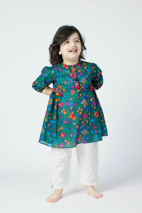 Frocks Style, Baby Frocks Style, Desi Design, Lawn Designs, Baby Dress Embroidery, Eastern Wear, Simple Dress Casual, Kids Dress Collection