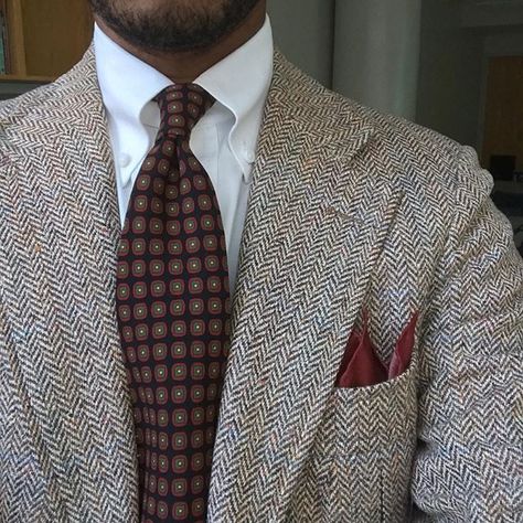 New Sprezzatura Mens Layering, Tweed Sport Coat, Dapper Outfit, Herringbone Coat, Classy Suits, Navy Tie, Grey Herringbone, Mens Casual Dress Outfits, Herringbone Tweed