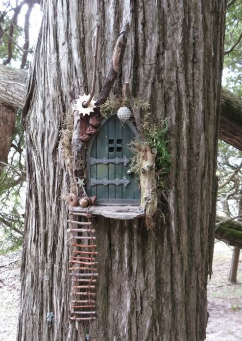 Fairy House Ideas, Fairy Garden Doors, Fairy Tree Houses, Fairy Garden Furniture, Fairy House Diy, Fairy Gnome, Fairy Garden Designs, Fairy Garden Crafts, Fairy Homes