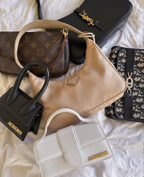 #aesthetic #fashion #handbags #prada #louisvuittonhandbags #jacquemus #yvessaintlaurent #dior Prada Bag Aesthetic, Prada Bag Outfit, Ski Fits, Handbags Prada, Luxury Stuff, Prada Purses, My Style Bags, Prada Re Edition, Vacation Bag