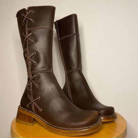 Alt Shoes, Dark Brown Boots, Funky Shoes, Fall Fit, Miu Miu Shoes, Retro Groovy, 90s Retro, Kinds Of Shoes, Vintage Boots