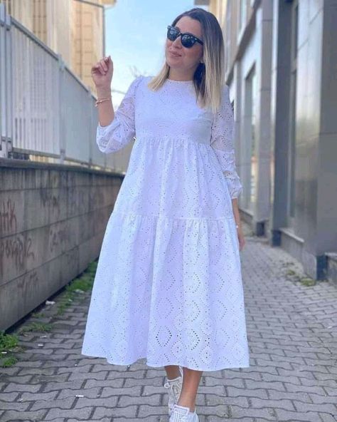 Beautiful Dresses Casual Modest, Cutloan Frocks, Simple White Frock Design, White Hakoba Dress, White Frock Design, Frock Casual, Hakoba Dress, All White Dresses, White Frocks