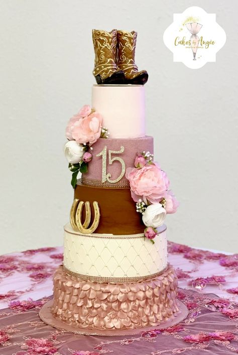 Quinceanera Vaquero Theme, Rose Gold Western Quinceanera Decorations, Rose Gold Rustic Quinceanera Theme, Country Chic Quinceanera, Western Quince Cakes, Horse Themed Quinceanera, Rustic Quinceanera Cakes, Pink Quinceanera Cake Ideas, Vaquero Theme Party Quince