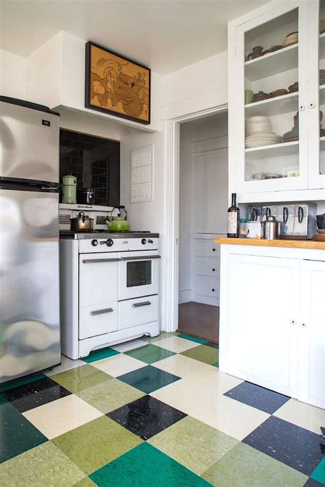 Eclectic mystic home - linoleum kitchen floor - best kitchen floor - Apartment Therapy photo - Bethany Nauert Linoleum Kitchen Floors, Vct Tile, Best Flooring For Kitchen, Kitchen Floor Tiles Ideas, Patterned Floor Tiles, Linoleum Flooring, Kitchen Floor Tile, Kitchen Tile, Vinyl Tiles