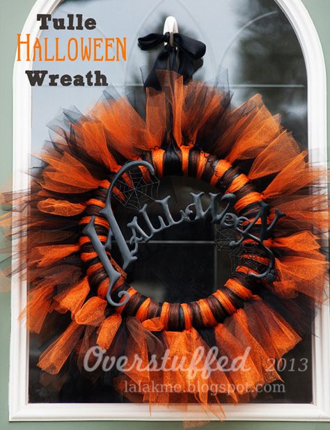 Orange and Black Tulle Halloween Wreath. #overstuffedlife Halloween Tulle Wreath, Thanksgiving Buffet, Black Halloween Wreath, Tulle Crafts, Thanksgiving Designs, Halloween Craft Projects, Hallowen Ideas, Tulle Wreath, Halloween Mantel