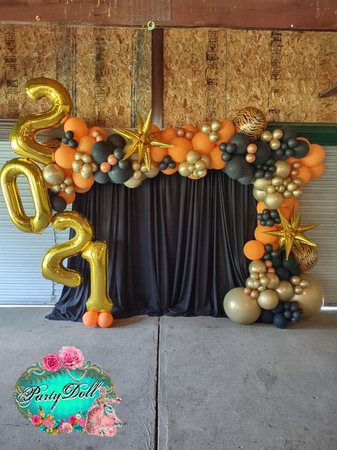 Black And Orange Balloon Arch, Black And Orange Graduation Party Ideas, Athletic Banquet, Balloon Tutorials, Gold Balloon Garland, Balloons Number, 30th Birthday Bash, Gold Birthday Decorations, Boy Graduation