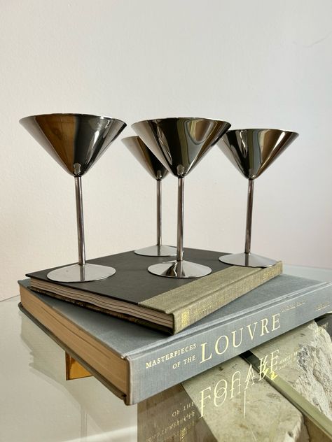 stainless steel martini glasses Vintage Martini Glasses, Vintage Decanter, Vintage Los Angeles, Martini Glasses, Vintage Barware, Vintage Glassware, Martini Glass, Vintage Kitchen, Martini