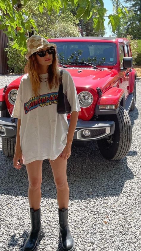 Bucket Hat Summer Outfit, Lazy Summer Outfits, Hat Summer Outfit, Hat Outfit Summer, Outdoorsy Outfits, Boyish Style, Bucket Hat Summer, Crochet Bucket, Crochet Bucket Hat