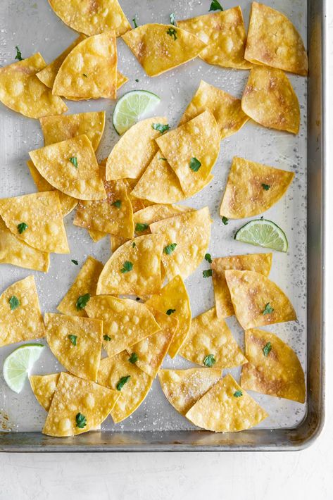 Chips From Corn Tortillas, Leftover Corn, Corn Tortilla Recipes, Baked Tortilla Chips, Healthy Appetizer, Homemade Tortilla Chips, Mexican Recipe, Homemade Chips, Tortilla Recipe