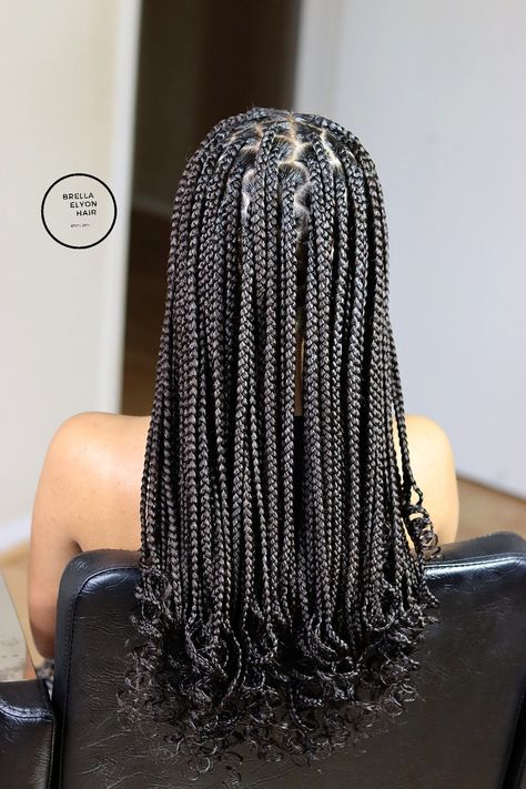 Plain Black Braids, Braids For Black Hair Curly Ends, Cute Braids For Mixed Women, Box Braids Curly Ends Hairstyles, Armpit Length Box Braids, Simple Black Braids, Black Long Braids Hairstyles, Knotless Box Braids Medium With Curls Shoulder Length, Small Braid Styles