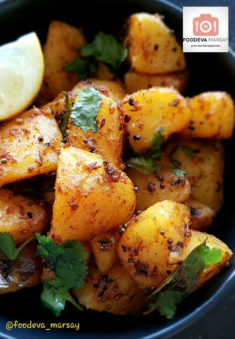 Indian Potatoes, Bombay Mix Recipe, Bombay Potatoes Recipe Easy, Bombay Aloo Recipe, Bombay Sandwich Chutney, Bombay Potato Recipe, Vegan Bombay Potatoes, Hellofresh Vegetarian, Bombay Potatoes