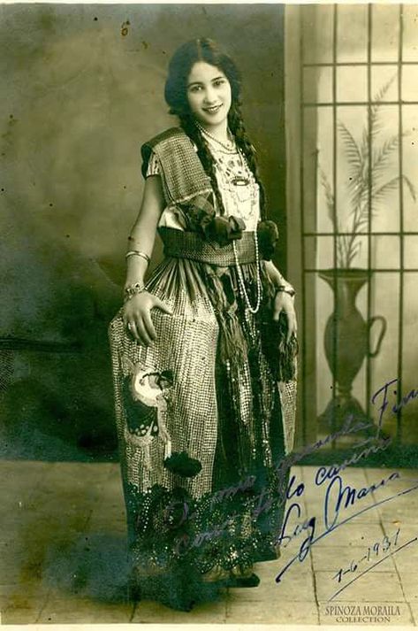 Beautiful Mexican girl, 1931 - 9GAG Mexican Artwork, Traditional Mexican Dress, Mexican Revolution, Mexican Culture Art, Mexico History, Mexican Fashion, Mexican Heritage, Mexico Culture, Mexico Art