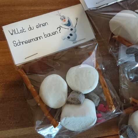 [DIY] Adventskalender-Special: Willst du einen Schneemann bauen? Marshmallow-Tütchen / Do you want to build a snowman? Marshmallow-Kit Xmas Cards Diy, Christmas Date, Advent Calenders, Diy Presents, Build A Snowman, Winter Diy, Miniature Crafts, Homemade Crafts, Christmas Mood