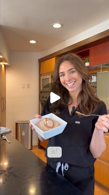 Lauren DeDecker, MD | Medicine, Nutrition, Fitness on Instagram: "Sometimes when I am craving something sweet but want it to be more filling and healthy, I make this chocolate icecream shake dupe! It tastes just like a Wendys frosty - actually, probably better - and has 25g of protein and no added sugar!   Recipe: 1tbsp peanut powder (optional, can also use cocoa powder) 1 frozen banana 1 scoop chocolate protein powder 1/4-1/2 cup frozen cauliflower (optional, but adds bulk to be more filling and cant taste it) few ice cubes pinch salt small amount unsweetened vanilla almond milk (start with 1/4 cup, you can add more later if needed)  Then - blend blend blend!!! blend for way longer than you think you need to to get the most creamy fluffy texture! ⠀⠀⠀⠀⠀⠀⠀⠀⠀ What sweet treat would you like Pb Fit, Wendys Frosty, Frozen Cauliflower, Peanut Powder, Banana Protein, Plant Based Diet Recipes, Chocolate Shake, Vanilla Almond Milk, Chocolate Protein Powder