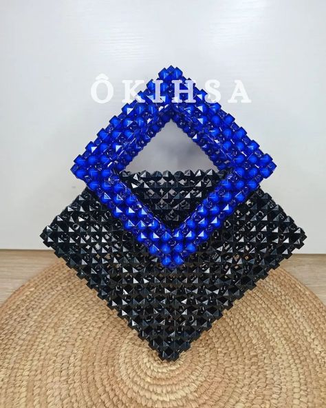 How do you prefer the Diamond bag, with or without a pouch? ⬇️⬇️⬇️ Diamond Bag, Handmade Jewelry Tutorials, Beaded Bag, June 17, Beaded Bags, Jewelry Tutorials, Handmade Jewelry, Pouch, Handbags