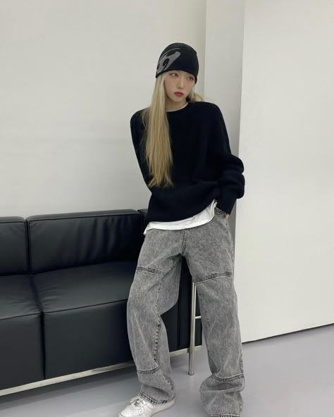 Korean Beanie Outfit, Beenie Outfit, Black Beanie Outfit, Tomboyish Outfits, Skateboard Outfits, Cold Weather Fits, Boyish Outfits, Japan Outfits, Beanie Outfit