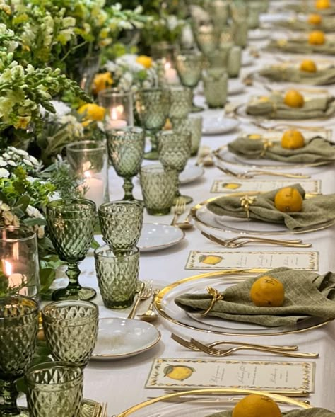 Green Table Settings, Rustic Italian Wedding, Sicilian Wedding, Italian Dinner Party, Italian Party, Italian Theme, Tafel Decor, Dinner Party Table, Rustic Italian