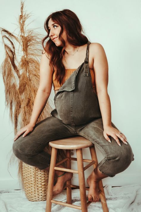 Boho maternity overalls photography pregnant Maternity Poses Indoor, Overall Maternity Shoot, Maternity Photo Shoot Overalls, Midsize Maternity Photoshoot, Maternity Pictures In Overalls, Maternity Photo Shoot Ideas Minimalist, Chair Maternity Photos, Dungaree Maternity Photoshoot, Maternity Photography Ideas Indoor