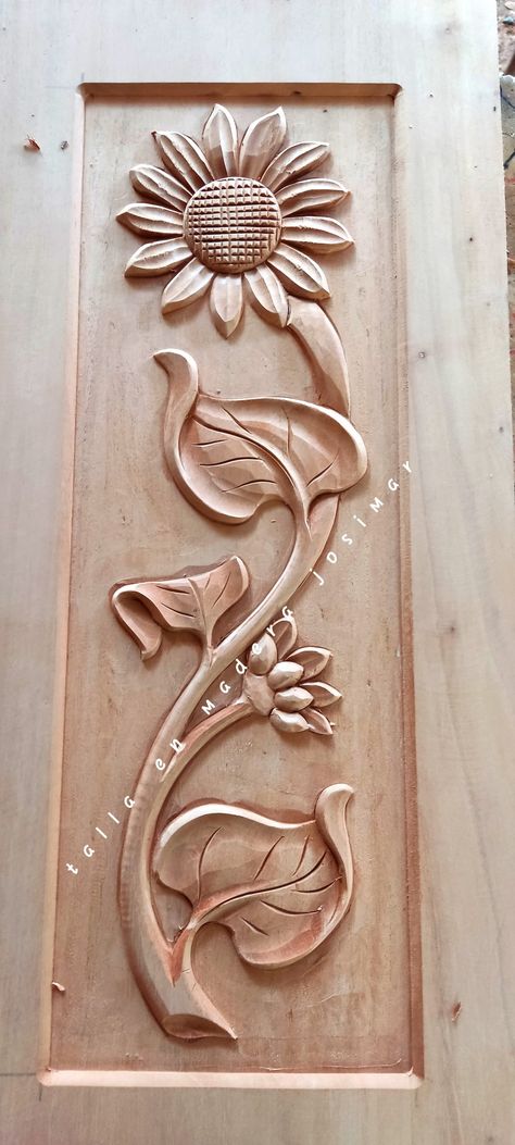 Flowers Wood Carving, Flower Wood Carving, Wood Phone Holder, Door Design Photos, Buddha Artwork, Simple Wood Carving, Balloon Painting, Door Design Images, Diy Wall Painting