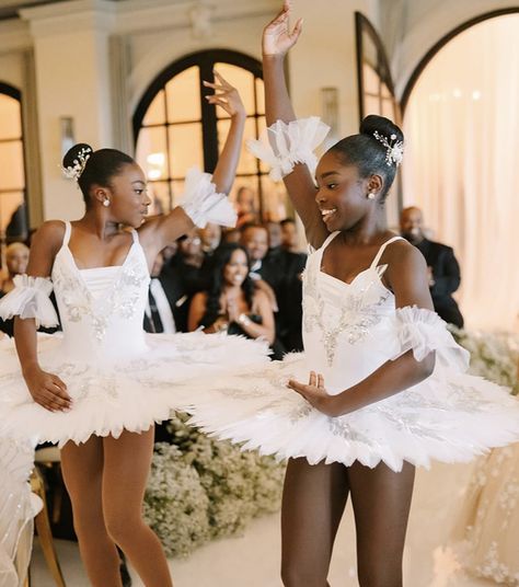 Kate Moss Wedding, Ballet Wedding, Ballerina Wedding, Dream Wedding Reception, Bridal Party Attire, Winter Wonderland Theme, Black Ballerina, Barbie Wedding, Ballerina Dancing