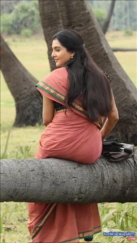 Tamil Actress Tamil Actress Images, Tamil Actors, Tamil Hot, Indian Natural Beauty, Actress Pics, Indian Beauty Saree, India Beauty, Desi Beauty